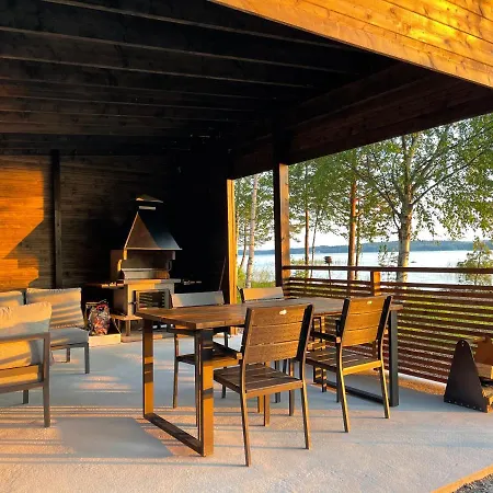 Saeiloeksen Lomahuvilat Holiday home *