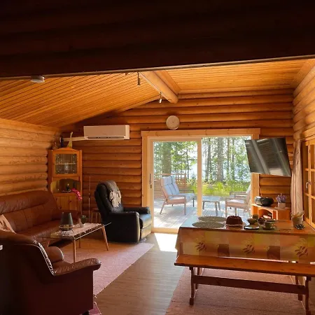 Saeiloeksen Lomahuvilat Holiday home *